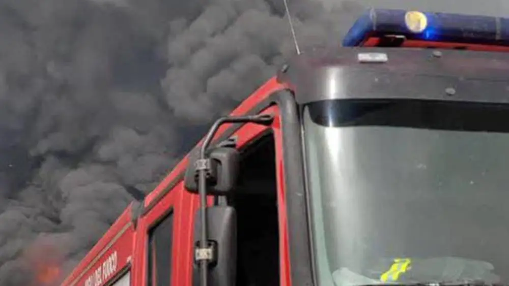 Incendio a Roma: a fuoco un vivaio e un autolavaggio