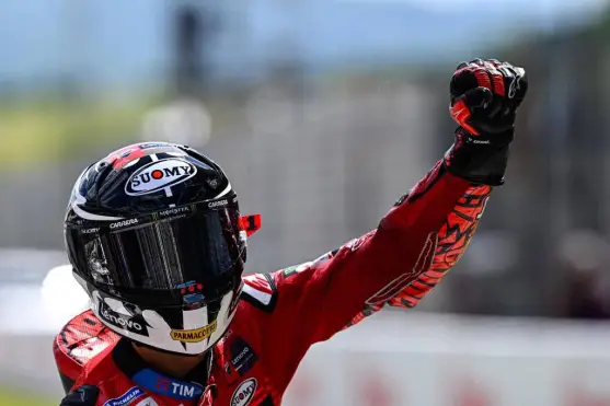 Gp d’Italia di MotoGp, Bagnaia trionfa nella gara sprint: “Mi sono goduto ogni giro”