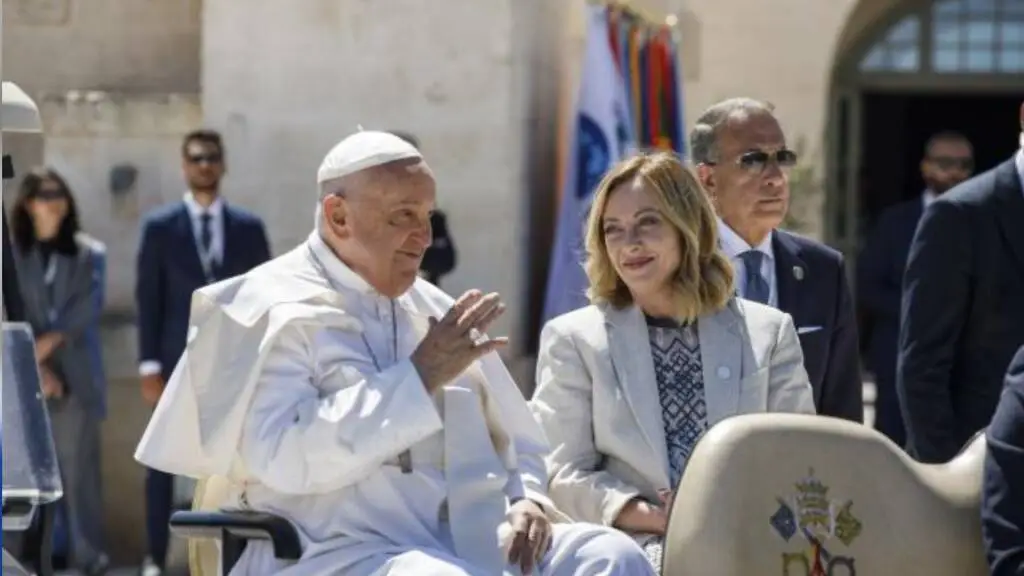 Intelligenza Artificiale, Papa Francesco partecipa al G7: cosa ha detto