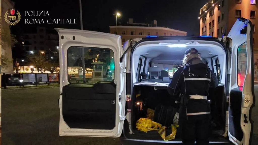 Gli ruba il motorino in centro a Roma, ma la vittima gli fa un video col cellulare