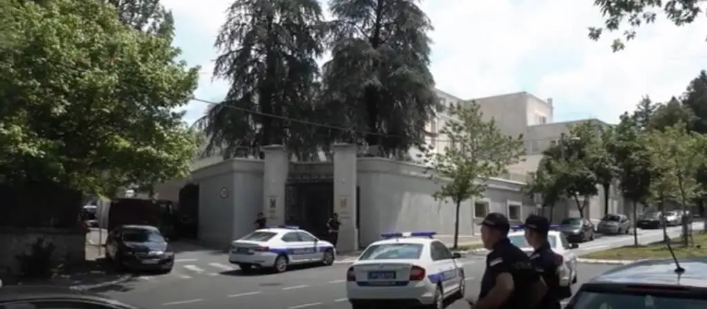 Serbia, attacco all’ambasciata israeliana: “E’ terrorismo”