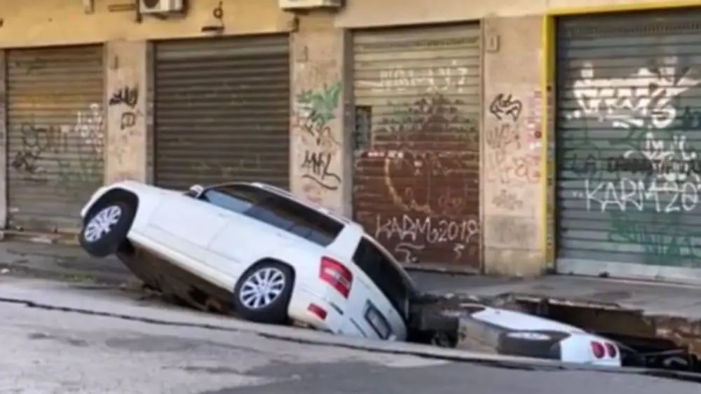 Roma, voragine in via Zenodossio: riaperta al traffico dopo tre anni