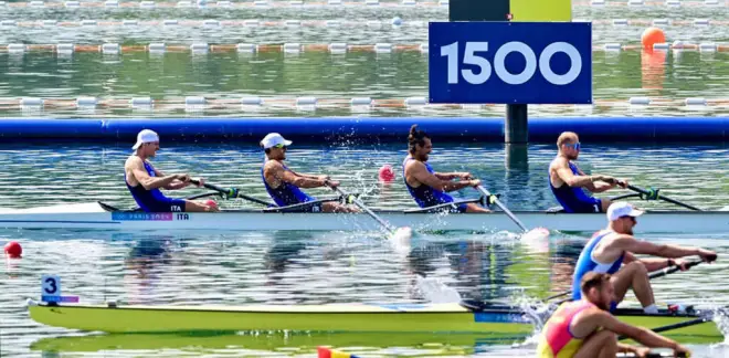 Olimpiadi di Parigi 2024, il 4 senza maschile del canottaggio e Quadarella nel nuoto volano in finale
