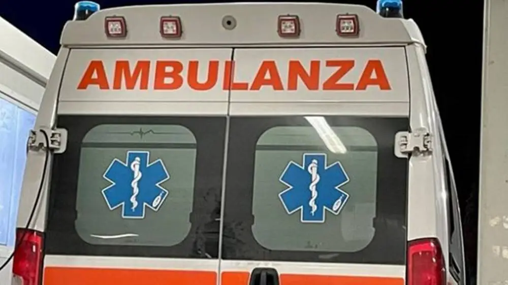 Roma, violenza sessuale sull’ambulanza: paziente si abbassa i pantaloni e palpeggia l’operatrice