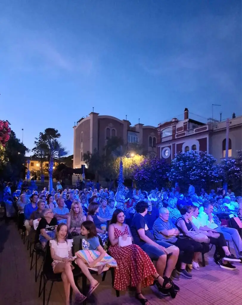 Santa Marinella, bagno di folla per la scuola di flamenco