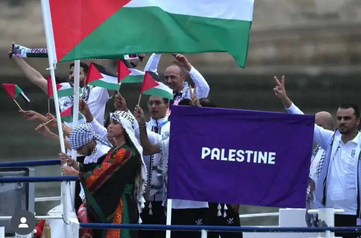 Olimpiadi di Parigi 2024, pugile palestinese indossa una maglia con i bimbi sotto le bombe