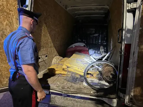 Ardea, bloccati due furgoni a Le Salzare: trasportavano rifiuti pericolosi