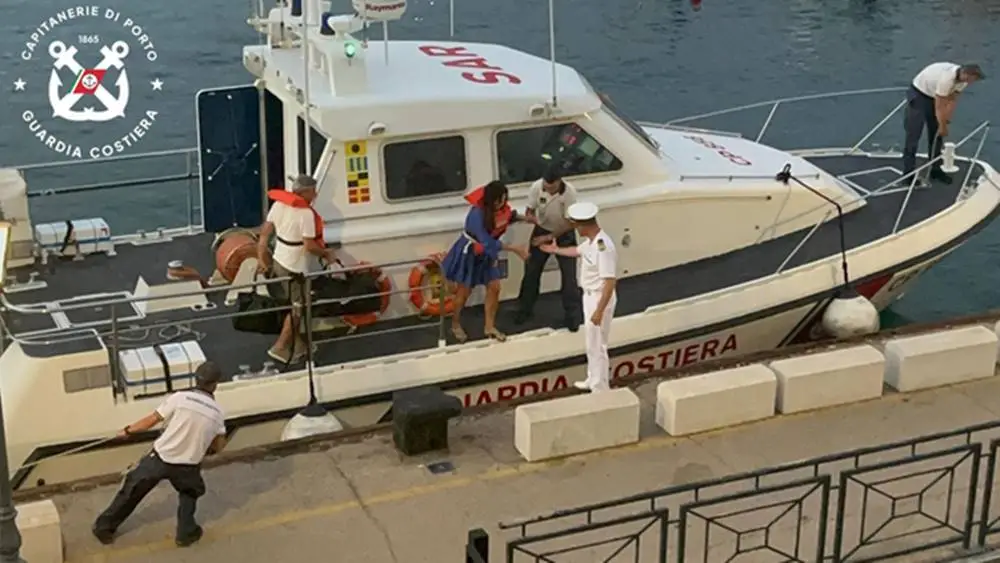 Gaeta, barca in avaria al largo di Punta Stendardo: la Guardia Costiera salva 5 persone