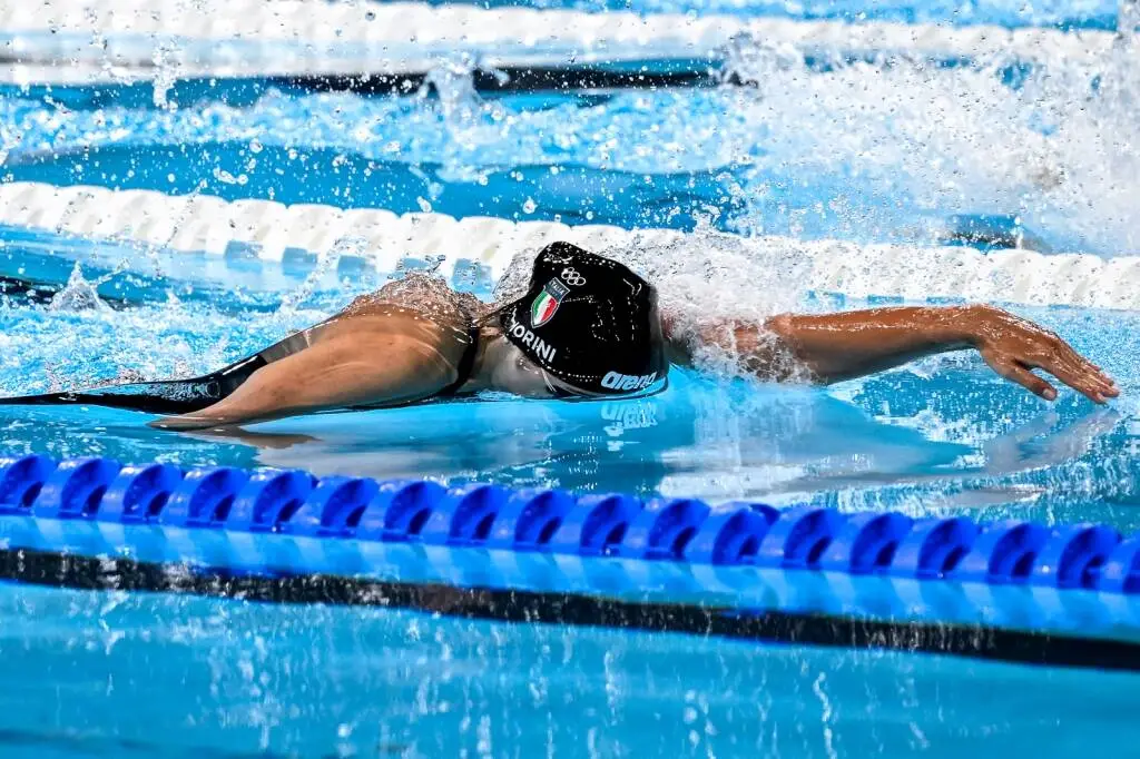 Olimpiadi di Parigi 2024, nuoto: la 4×100 stile maschile e femminile vola in finale