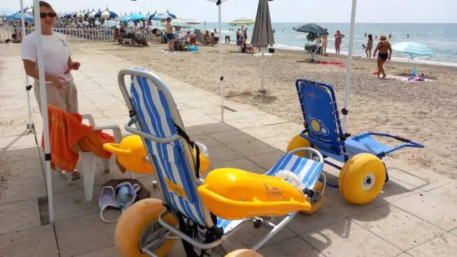 Terracina, spiagge libere accessibili a tutti: quattro arenili attrezzati per le persone diversamente abili