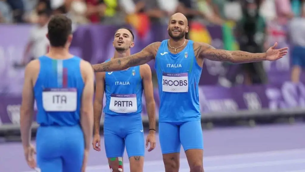 Parigi 2024, la 4×100 maschile sfiora il bronzo per sette centesimi: l’Italia è quarta