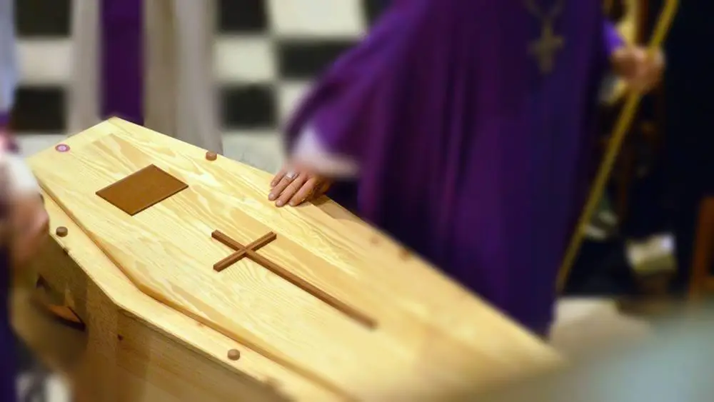 Crisi del settore funerario, tra abusi e mancanza di regolamentazione. L’ultimo episodio a Roma