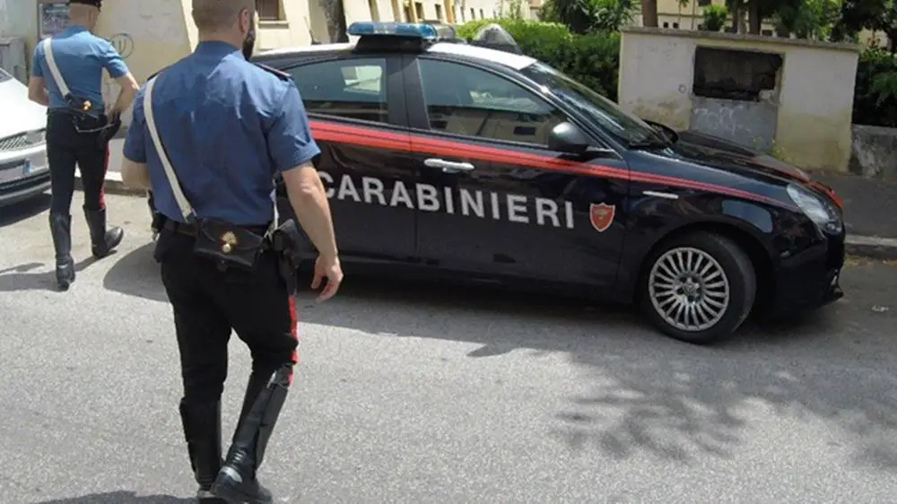 Roma, carabinieri attirati dalle urla di aiuto sventano l’aggressione ad una donna