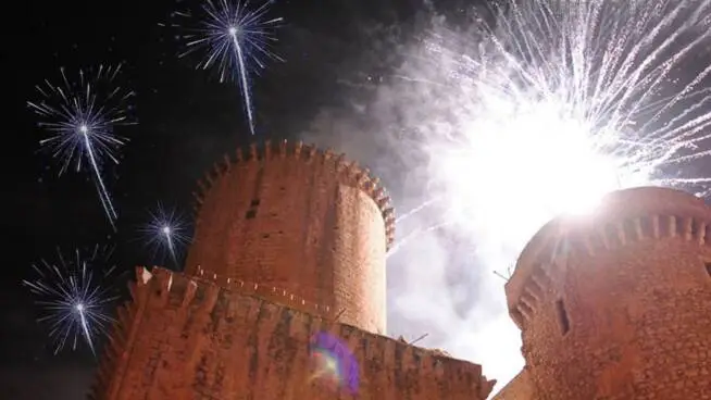 Fondi, “La notte dello Sbaracco” al castello Caetani sarà illuminata da fuochi d’artificio silenziosi