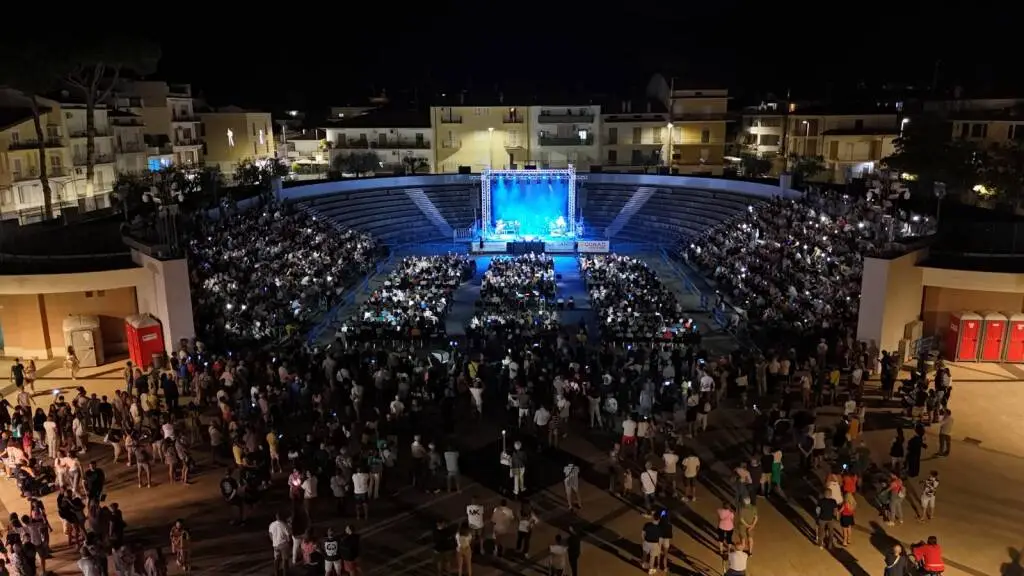 Un mare di eventi a Fondi: serata clou con i Gemelli Diversi