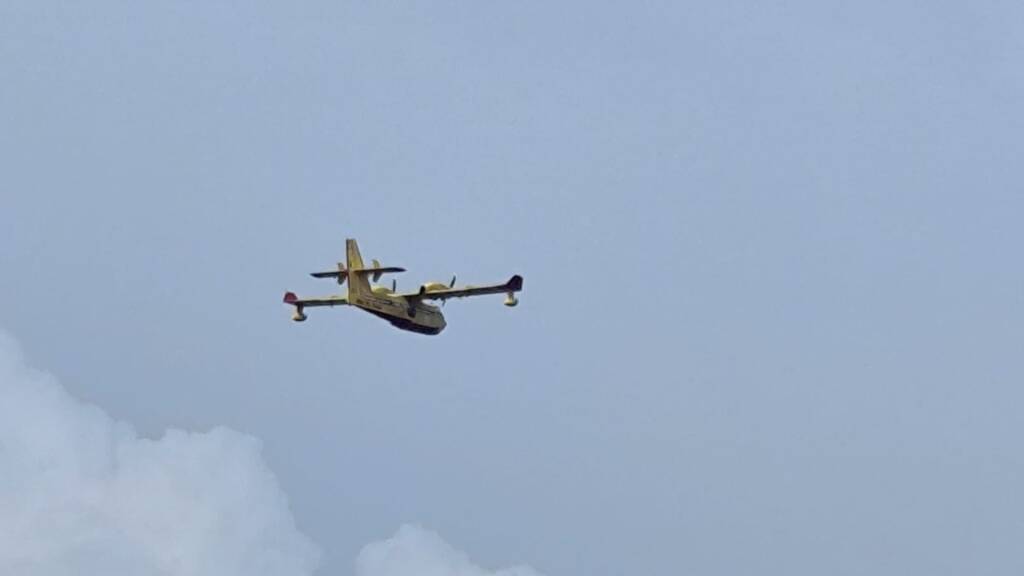 Incendio alla Muratella, il fumo e i Canadair “bloccano” l’aeroporto di Fiumicino