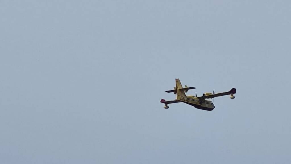 Incendio alla Muratella, il fumo e i Canadair “bloccano” l’aeroporto di Fiumicino