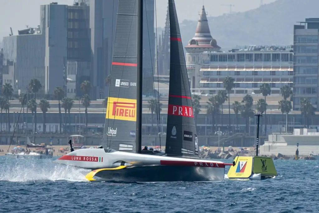 Louis Vuitton Cup 2024, Luna Rossa frena con American Magic: sconfitta alla quinta regata di semifinale