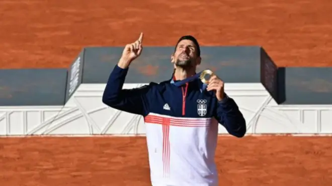 Parigi 2024, Djokovic nell’olimpo: batte Alcaraz e vince la medaglia d’Oro