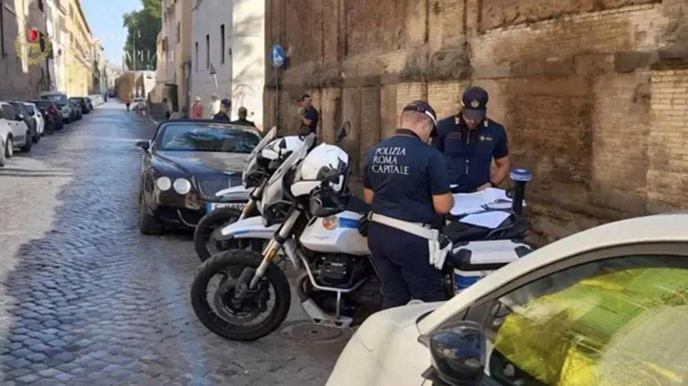 A bordo di auto lussuose con targhe contraffatte… e con oltre 600 multe a carico