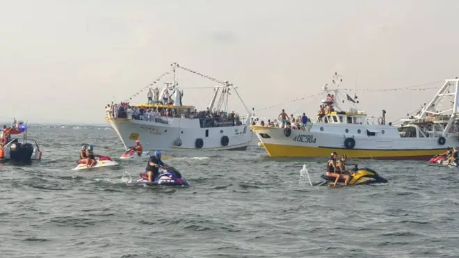 Una festa che sa di mare e che non smette di stupire: a Fiumicino la tradizionale processione di Ferragosto