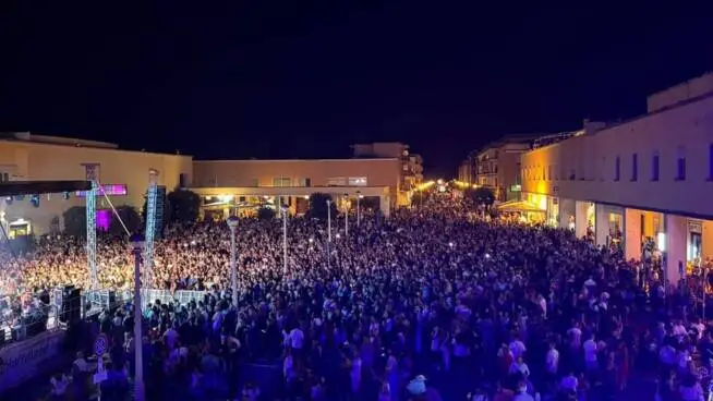 A Sabaudia grande successo per “Estate rock” tra musica, artigianato e sapori locali