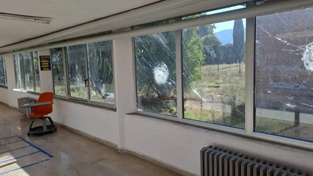 Latina Scalo, raid vandalico alla scuola “Aldo Manuzio”