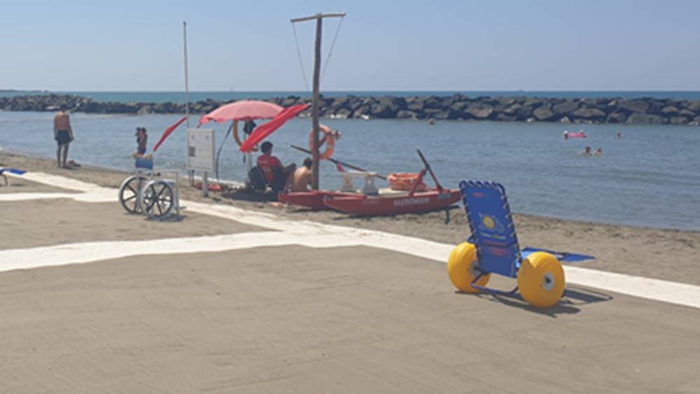 Sole, mare e accessibilità: inaugurata la prima &#8220;Beach for all&#8221; a Fiumicino