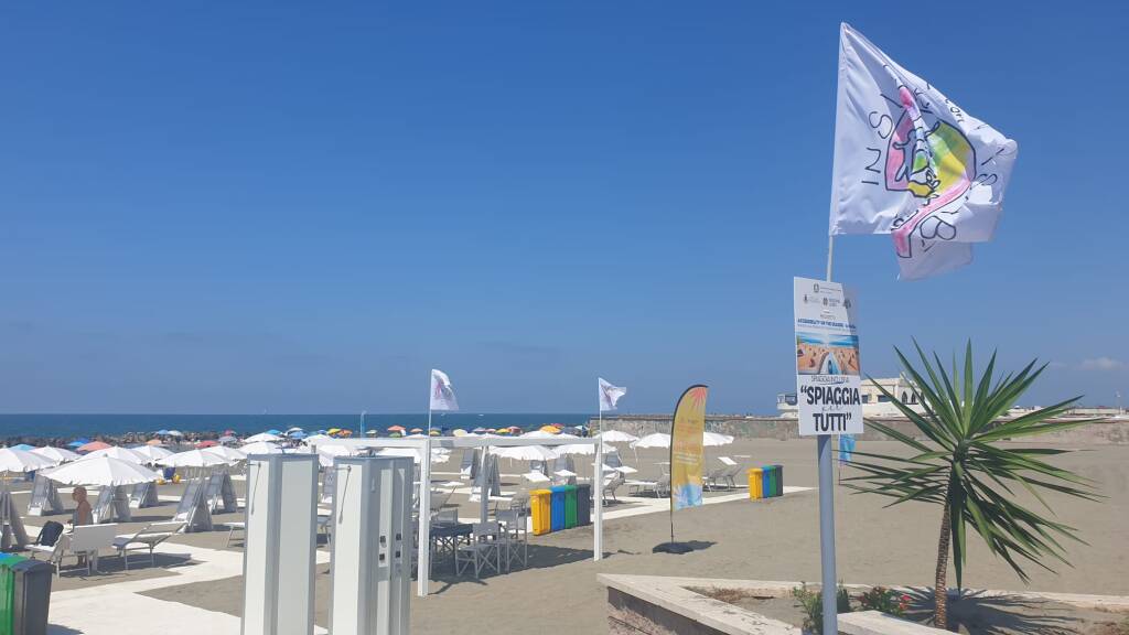 Sole, mare e accessibilità: inaugurata la prima &#8220;Beach for all&#8221; a Fiumicino