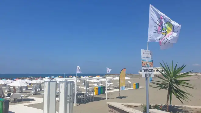 Sole, mare e accessibilità: inaugurata la prima “Beach for all” a Fiumicino