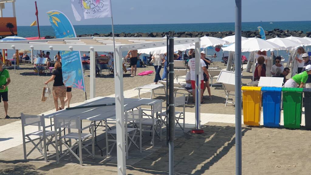 Sole, mare e accessibilità: inaugurata la prima &#8220;Beach for all&#8221; a Fiumicino