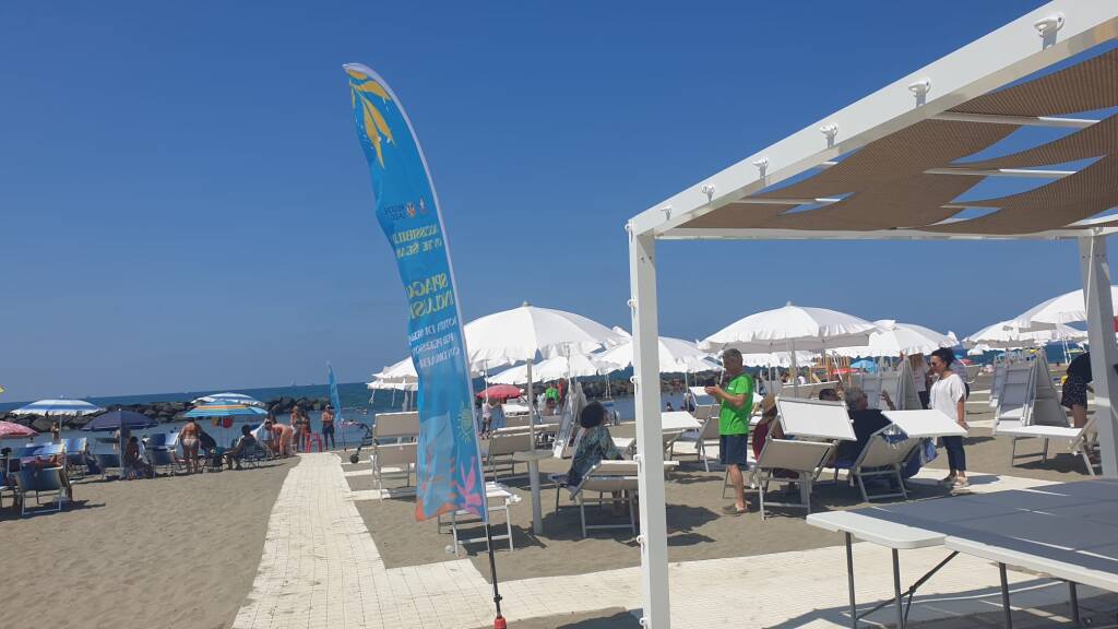 Sole, mare e accessibilità: inaugurata la prima &#8220;Beach for all&#8221; a Fiumicino