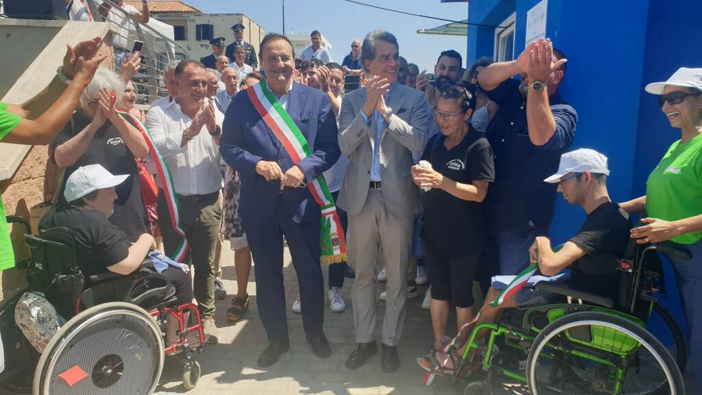 Sole, mare e accessibilità: inaugurata la prima &#8220;Beach for all&#8221; a Fiumicino