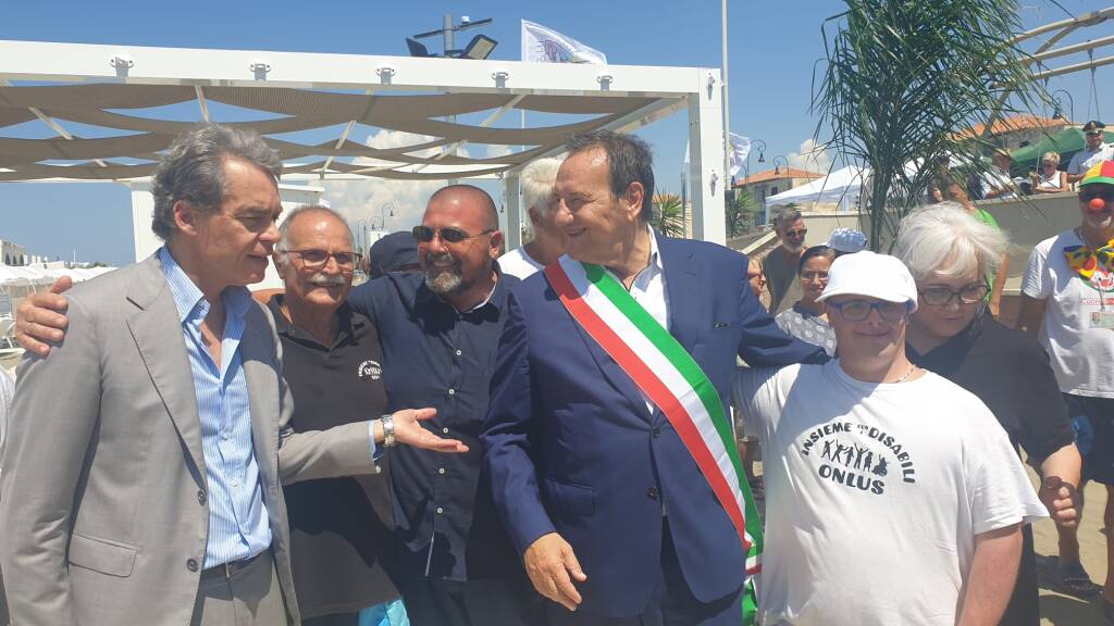 Sole, mare e accessibilità: inaugurata la prima &#8220;Beach for all&#8221; a Fiumicino