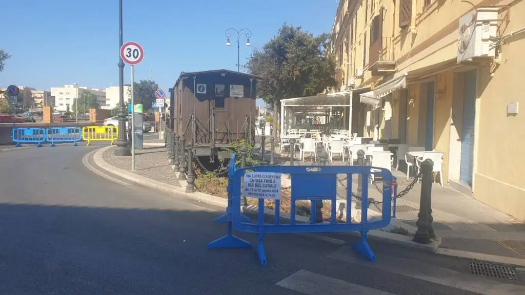 Fiumicino, via Torre Clementina chiusa al traffico