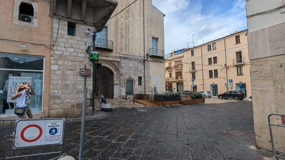 Area pedonale di Piazza Duomo a Fondi: ora è definitiva