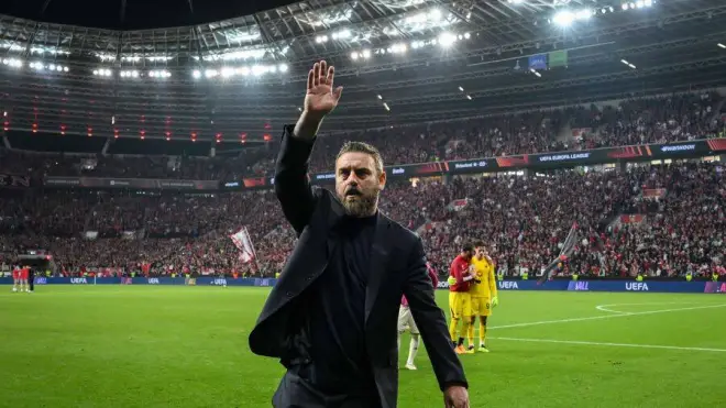 Roma, esonero De Rossi: le reazioni di sportivi e celebrità