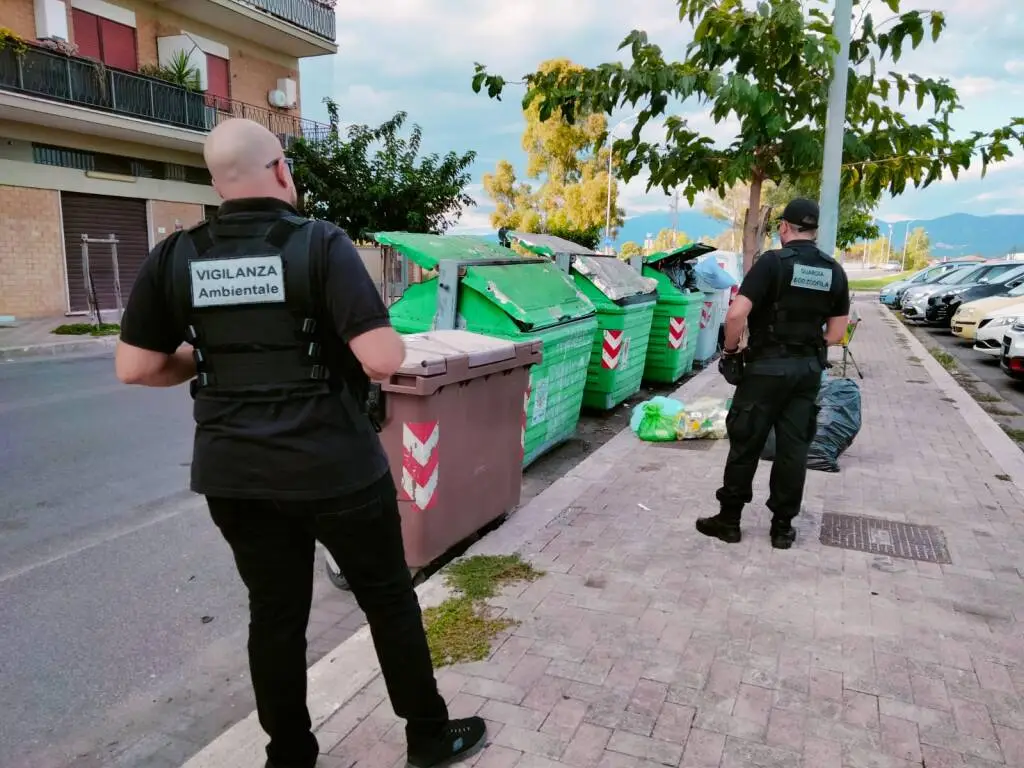 Lotta all’abbandono rifiuti a Latina: in azione gli ispettori ambientali Vigiles-Fipsas