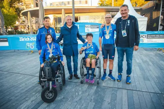 Mondiali di Paraciclismo 2024, Mazzone e Cornegliani straordinari nella crono: arriva l’oro storico