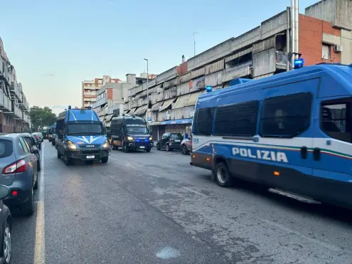 Roma, blitz delle Forze dell’ordine: sgomberato l’ex hotel Cinecittà