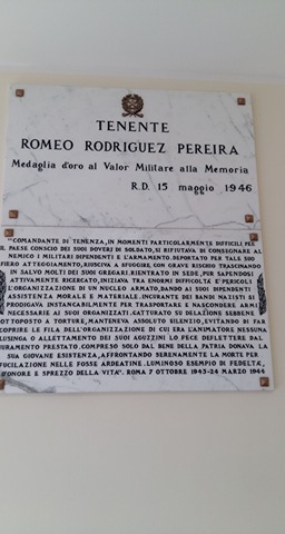la targa nella caserma del Gruppo Ostia Carabinieri che ricorda il gesto eroico del tenente Romeo Rodriguez Pereira