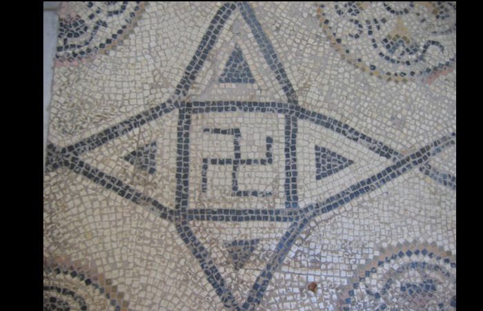 svastica-mosaico-romano