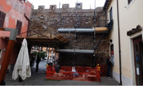 I ponteggi di piazza Ravenna: erano lì da circa 12 anni