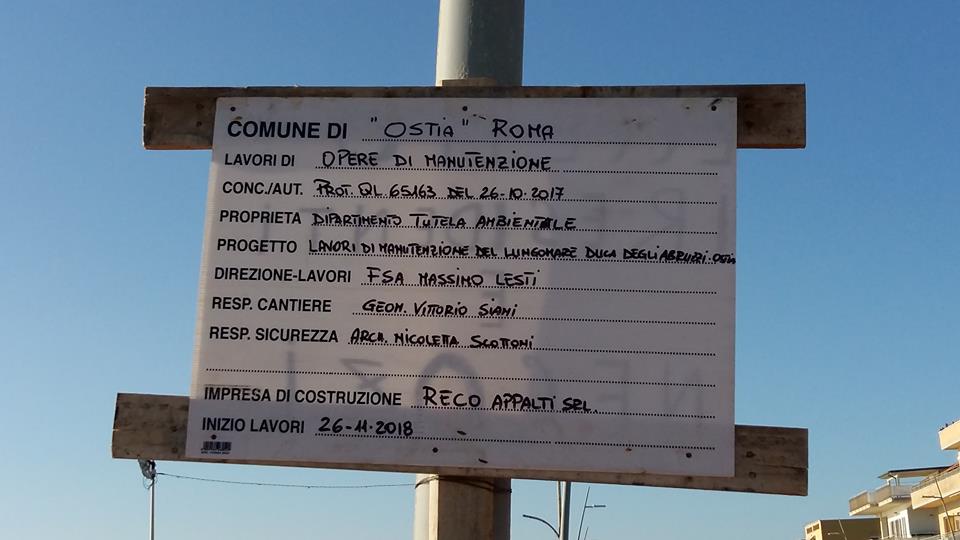 L'anonimo cartello che annuncia i lavori in piazza Scipione l'Africano