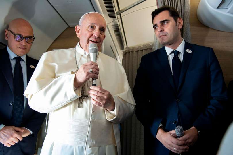 Alessandro Gisotti, a destra nella foto, è il portavoce di Papa Francesco