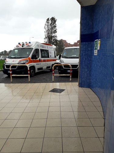ambulanze di fronte al Baffi